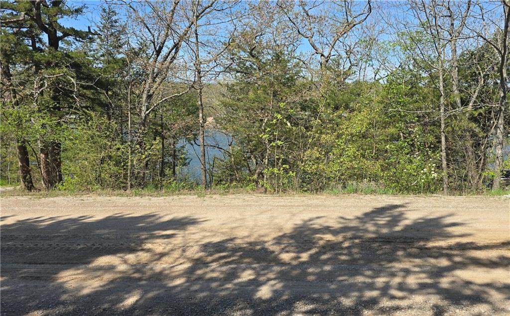 8 Lakeview Road - Photo 1