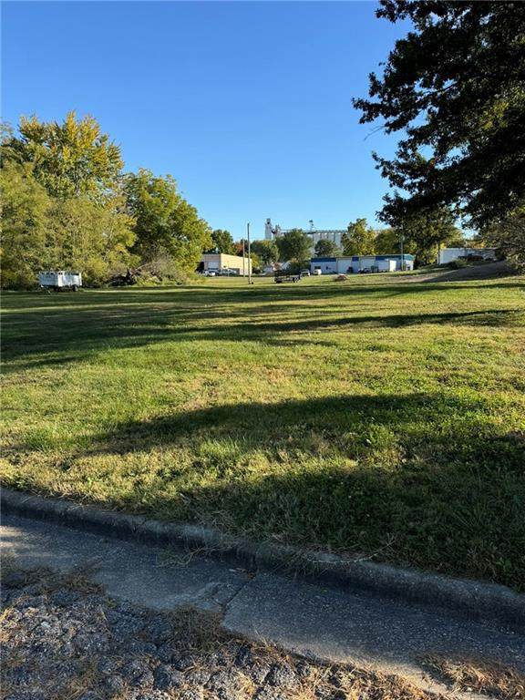 303 18th Street - Photo 1