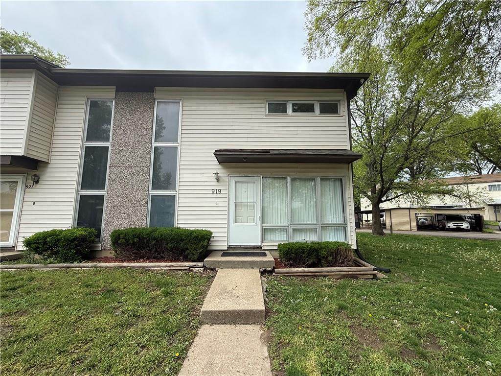 919 70th Terrace - Photo 1