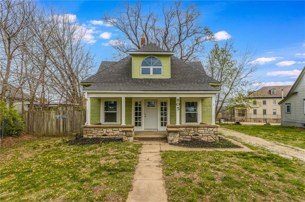 805 St Louis Avenue - Photo 1