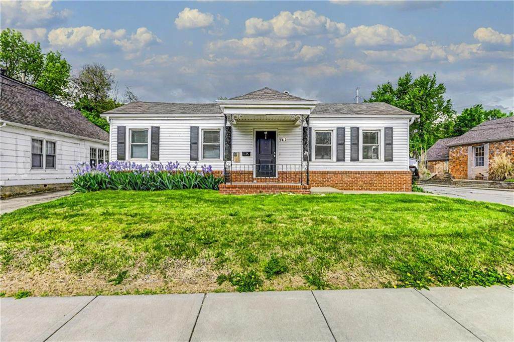 743 Washington Street - Photo 1