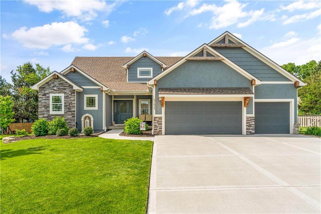 21025 225th Terrace - Photo 1