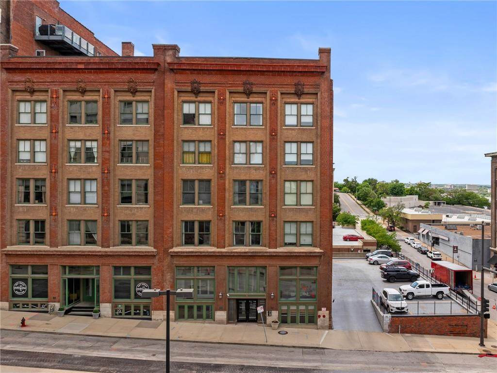 700 Broadway Boulevard - Photo 1