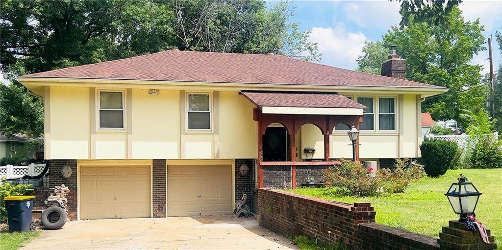 5708 100th Street - Photo 1