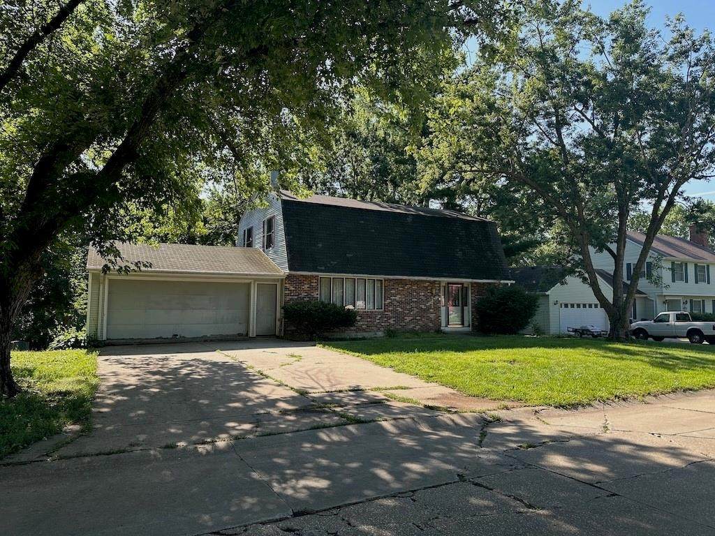 1223 Parkdale Road - Photo 1