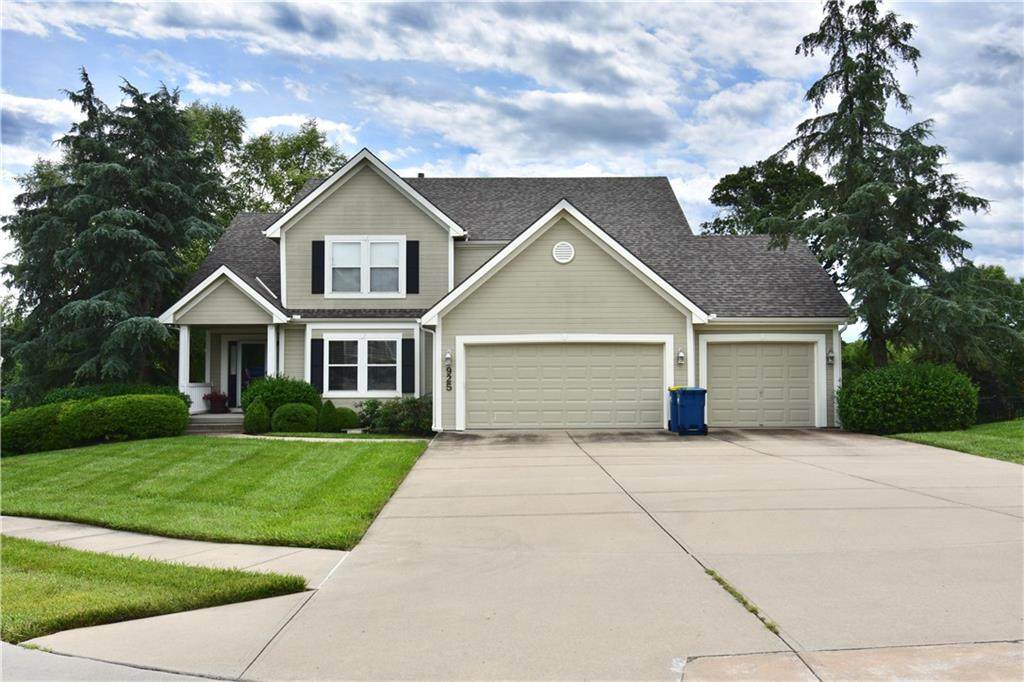 925 Redwood Circle - Photo 1