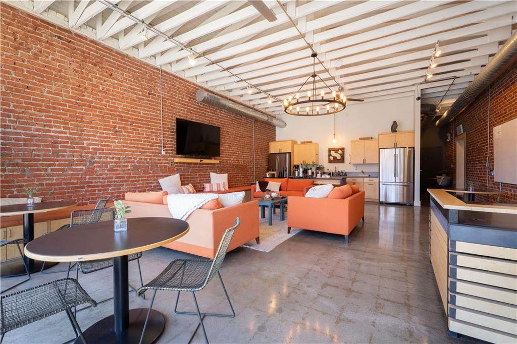 714 Main Street - Photo 1