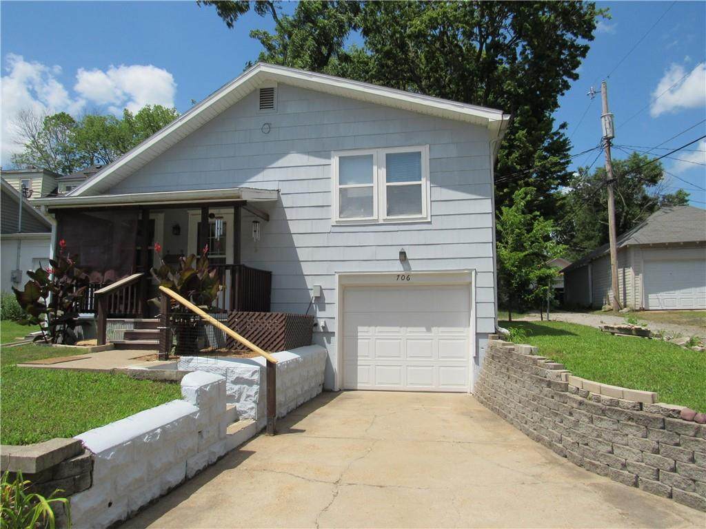 706 10th Street - Photo 1