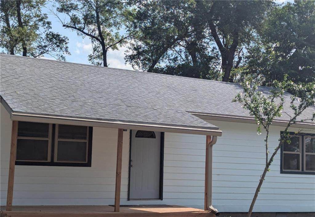 925 21st Terrace - Photo 1