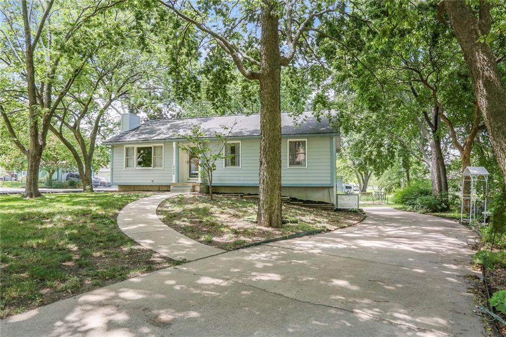 15904 Richmond Avenue - Photo 1