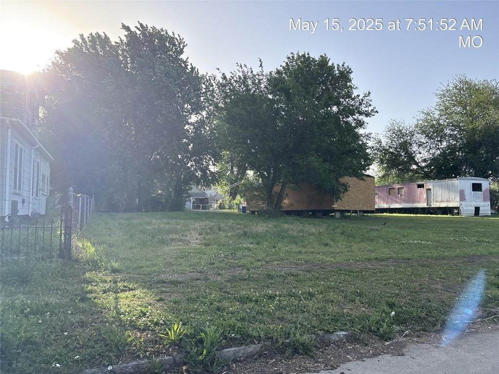 2221 9th Street - Photo 1