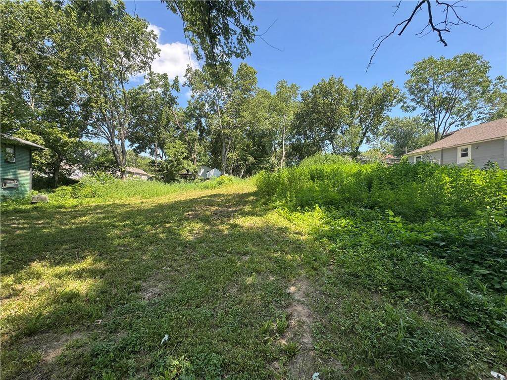 3832 Thompson Avenue - Photo 1