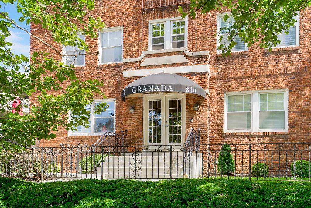 210 Emanuel Cleaver #3E Boulevard - Photo 1