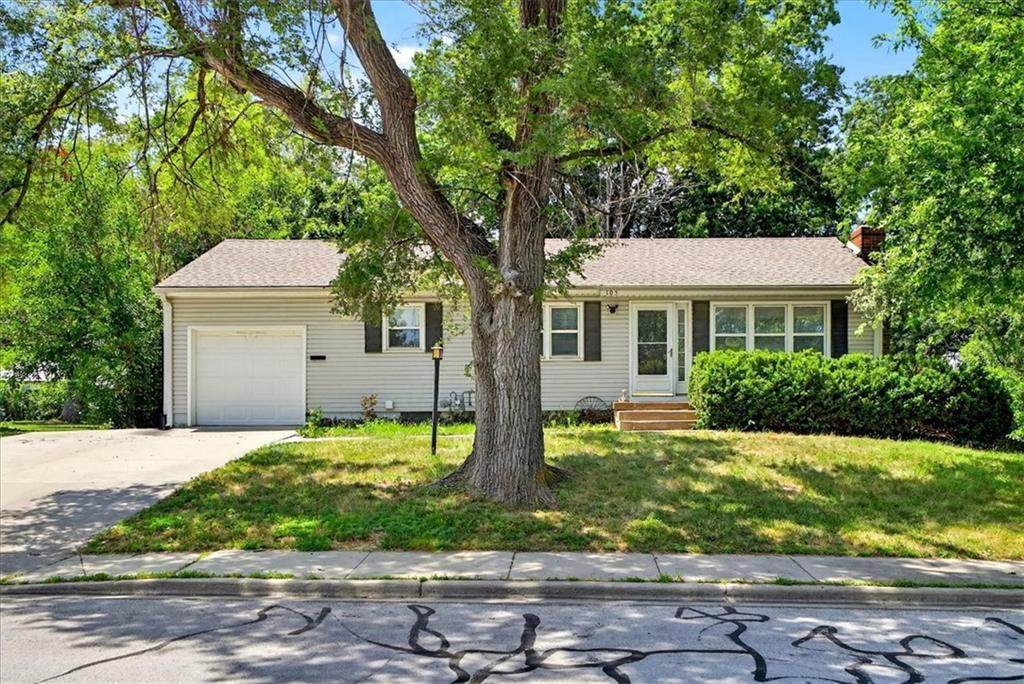 105 Burch Street - Photo 1