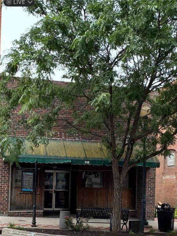 516 Felix Street - Photo 1