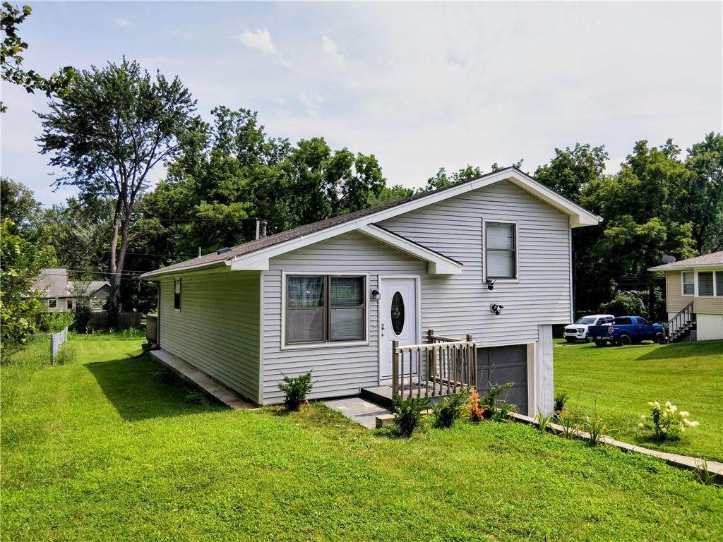 2403 Vivion Road - Photo 1