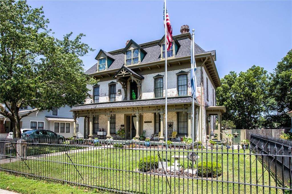 522 Maple Avenue - Photo 1