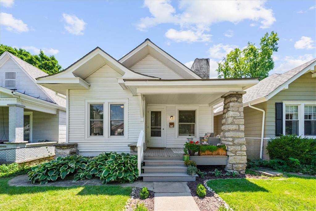 825 40th Street - Photo 1