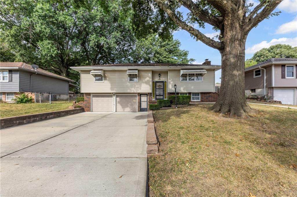 13804 Bennington Avenue - Photo 1