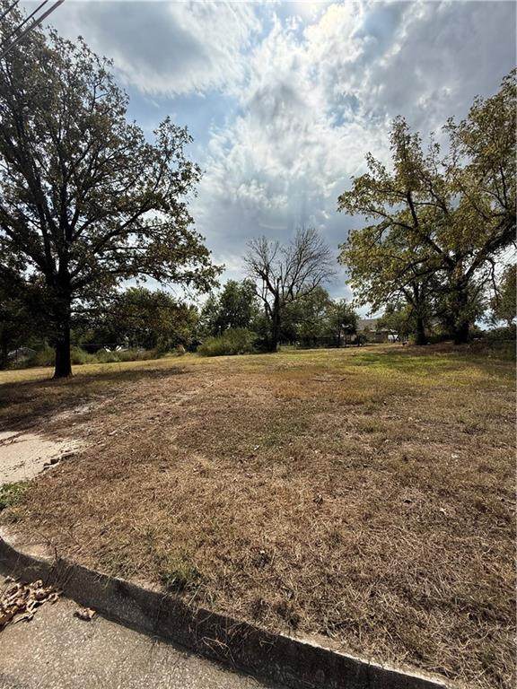 930 Wooter Street - Photo 1