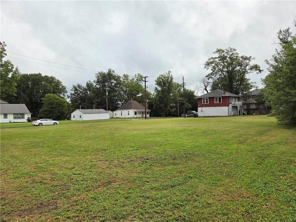 905 Main Street - Photo 1