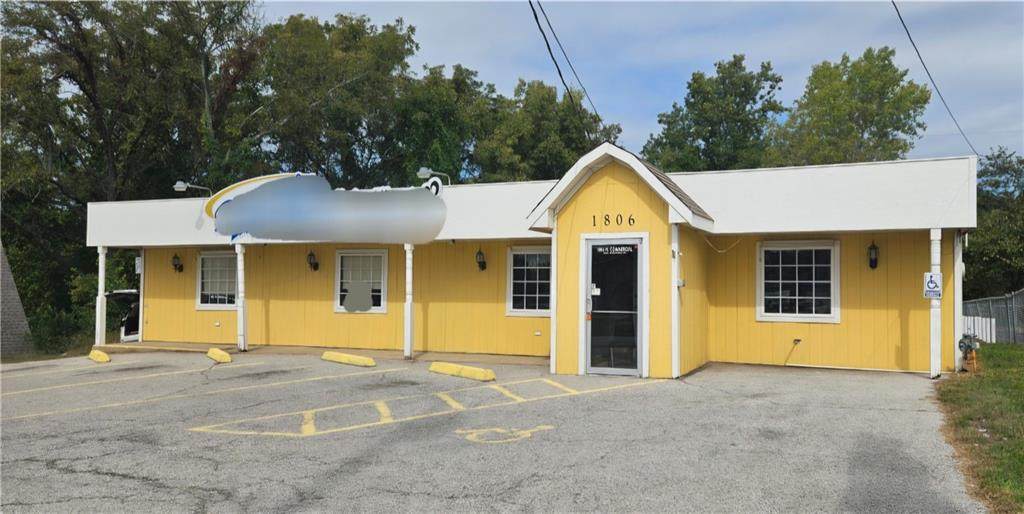 1806 Commercial Street - Photo 1