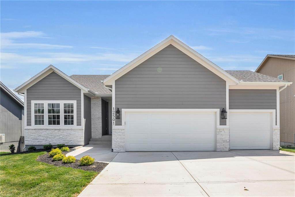 12501 Parkview Avenue - Photo 1