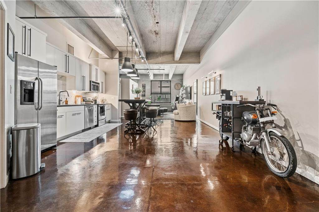 360 Pershing Road - Photo 1