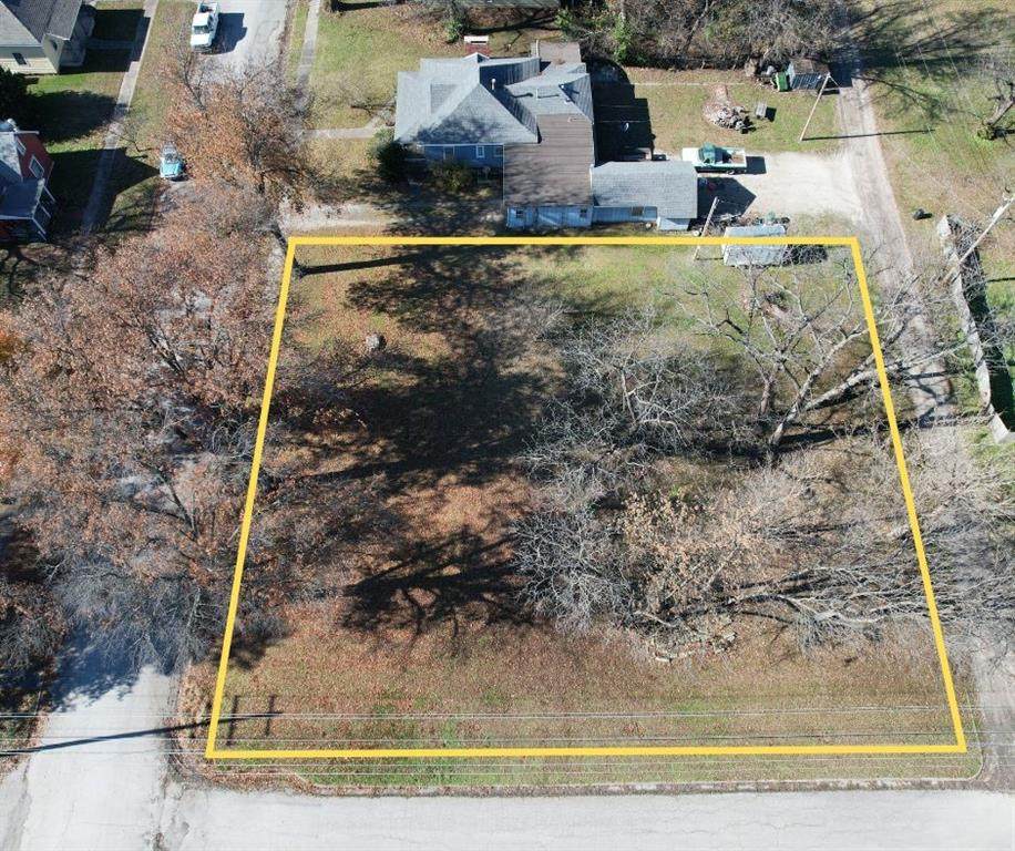 1006 Illinois Street - Photo 1