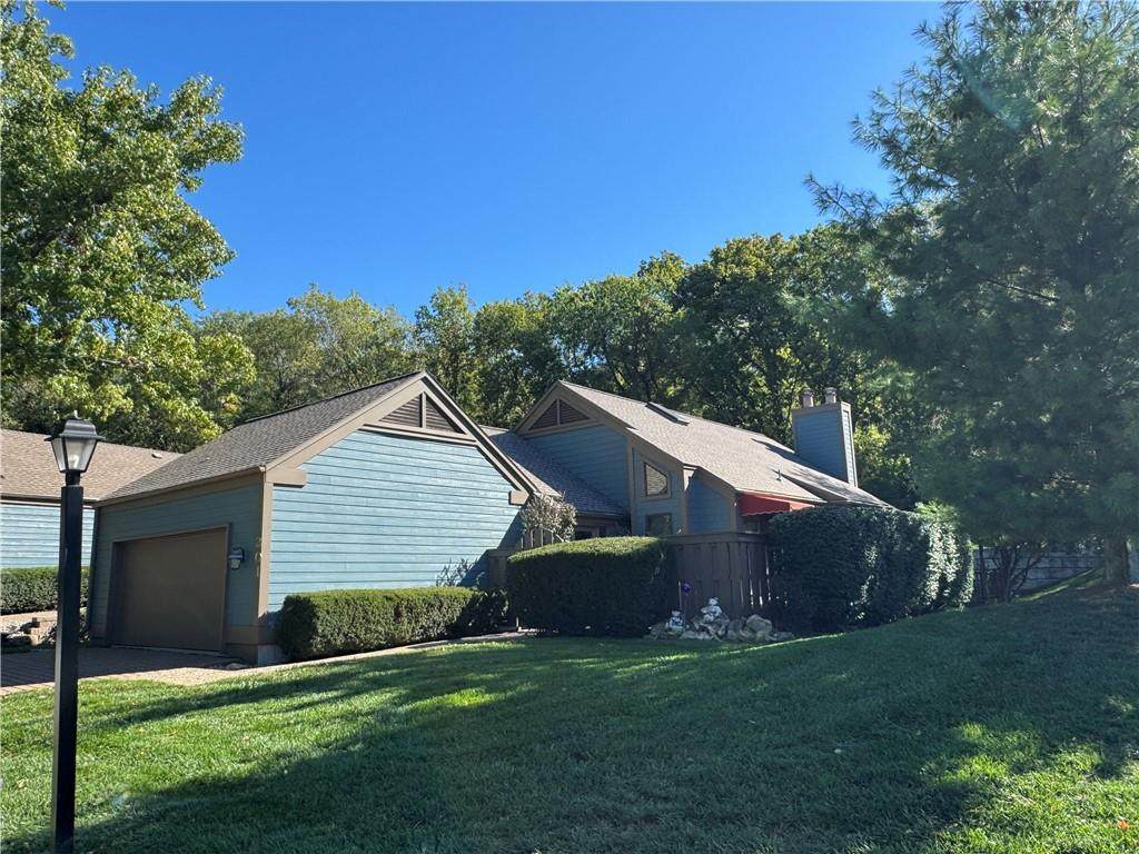 201 Lakeside Drive - Photo 1