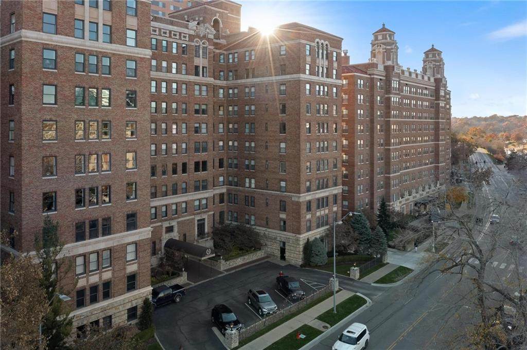 229 Ward Parkway - Photo 1