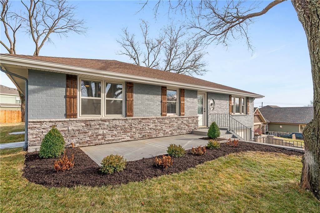 8565 Wycoff Drive - Photo 1