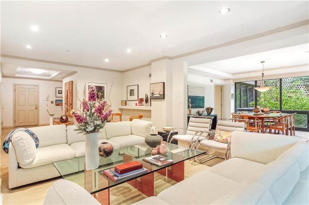 433 Ward Parkway - Photo 1