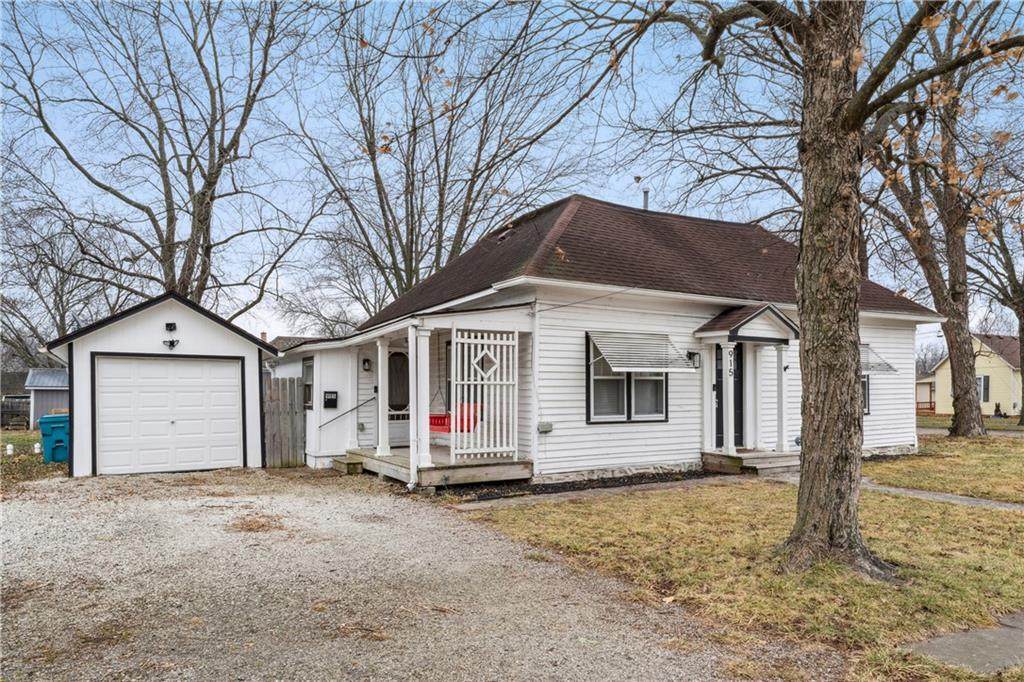 915 5th Street - Photo 1