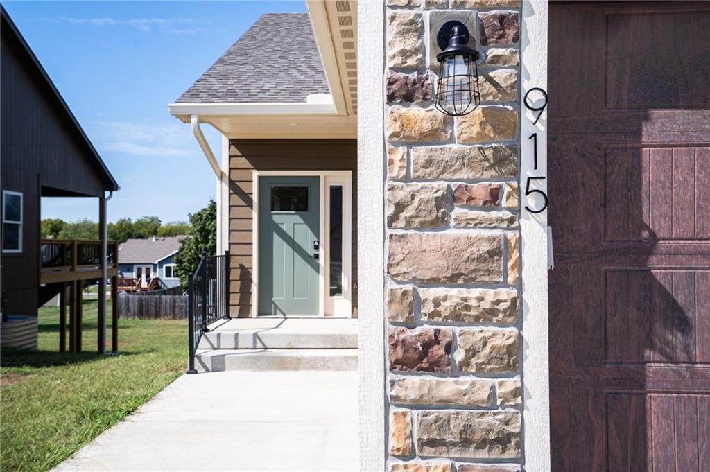 915 Eagle Ridge Drive - Photo 1