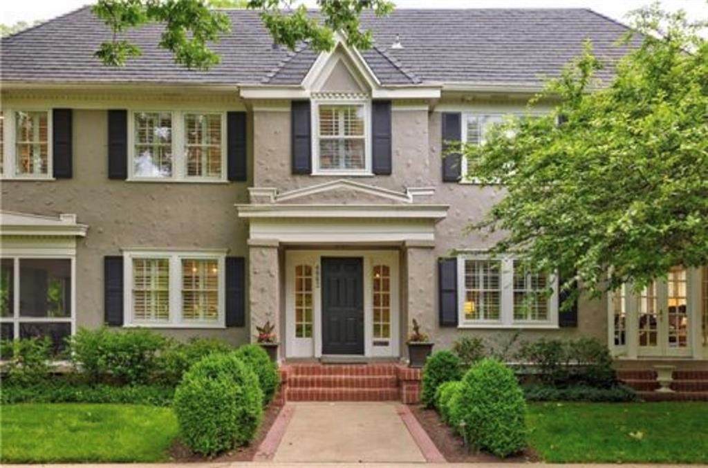 4983 Ward Parkway - Photo 1