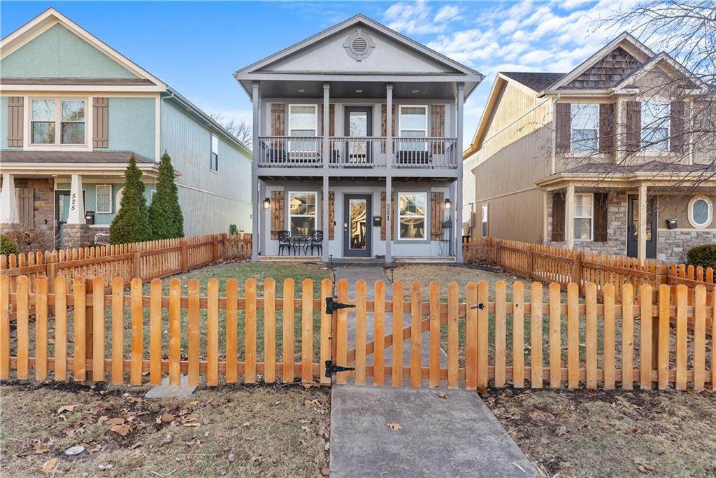 521 15th Street - Photo 1