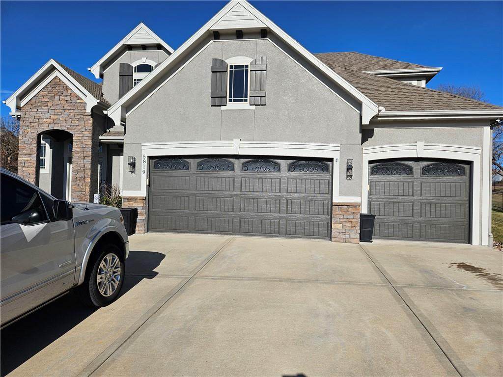 5819 Charlotte Street - Photo 1