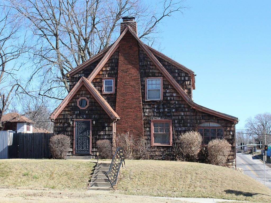 2247 Van Brunt Boulevard - Photo 1