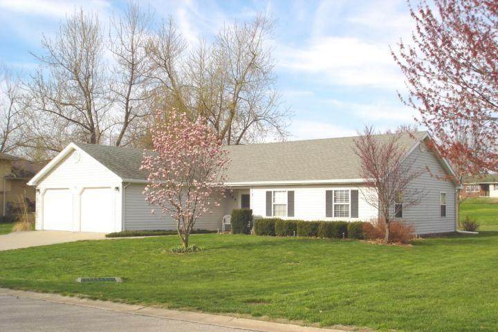 704 12th Terrace - Photo 1