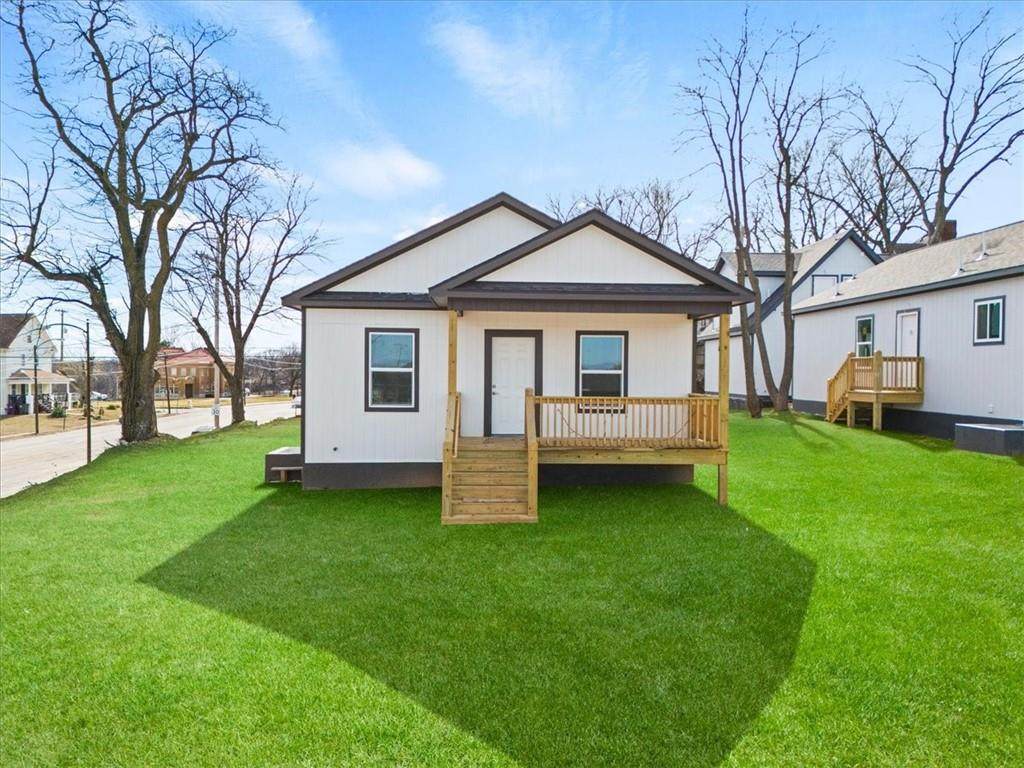 810 10th Street - Photo 1