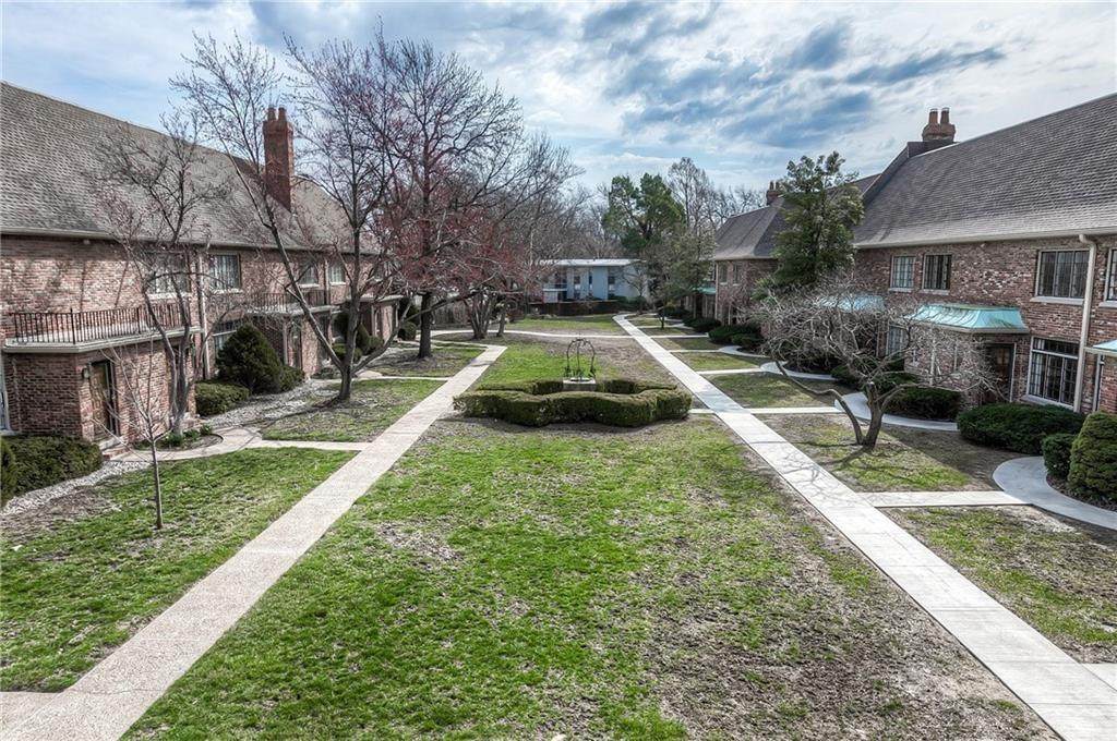 8373 Somerset Drive - Photo 1