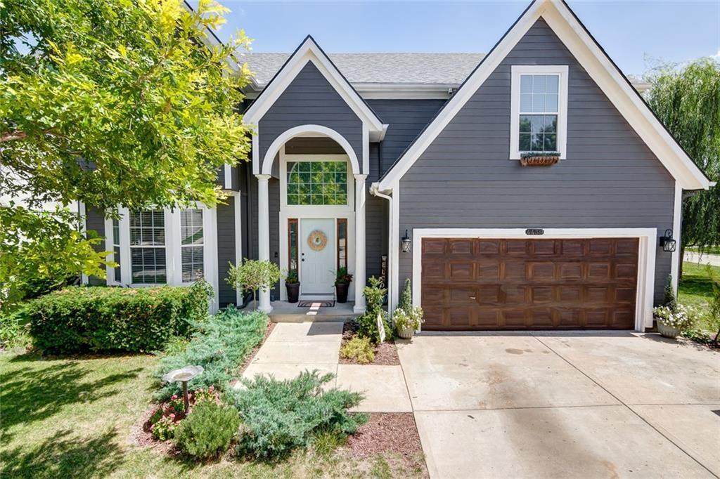 4439 Meadow View Drive - Photo 1