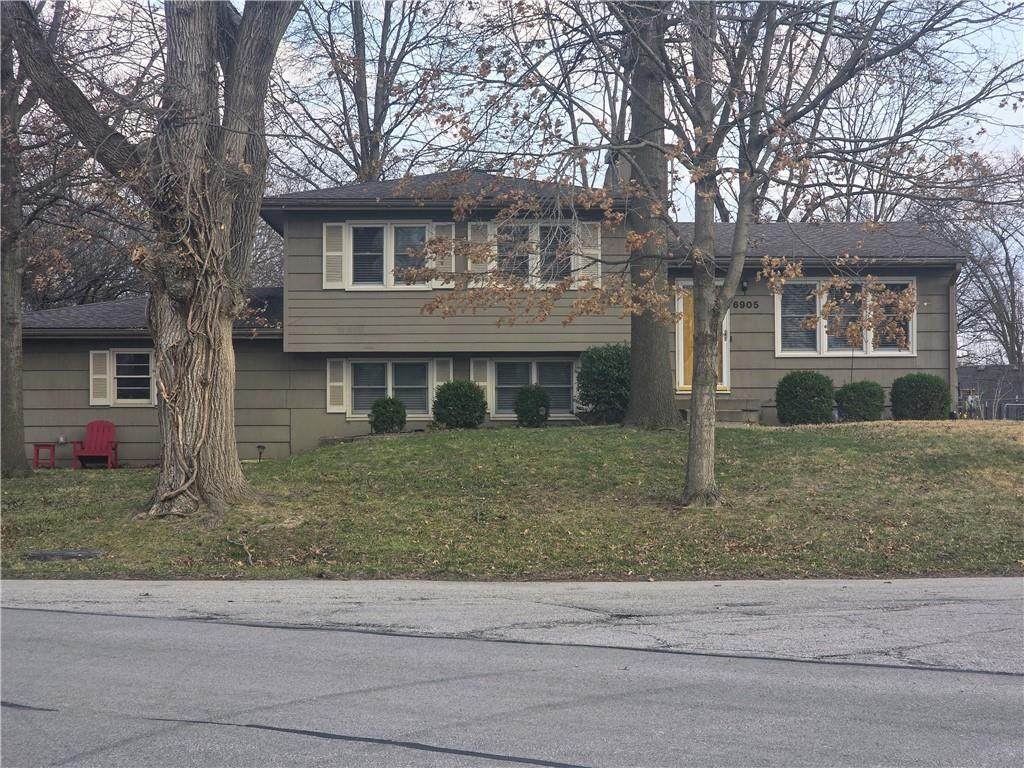 6905 75th Street - Photo 1