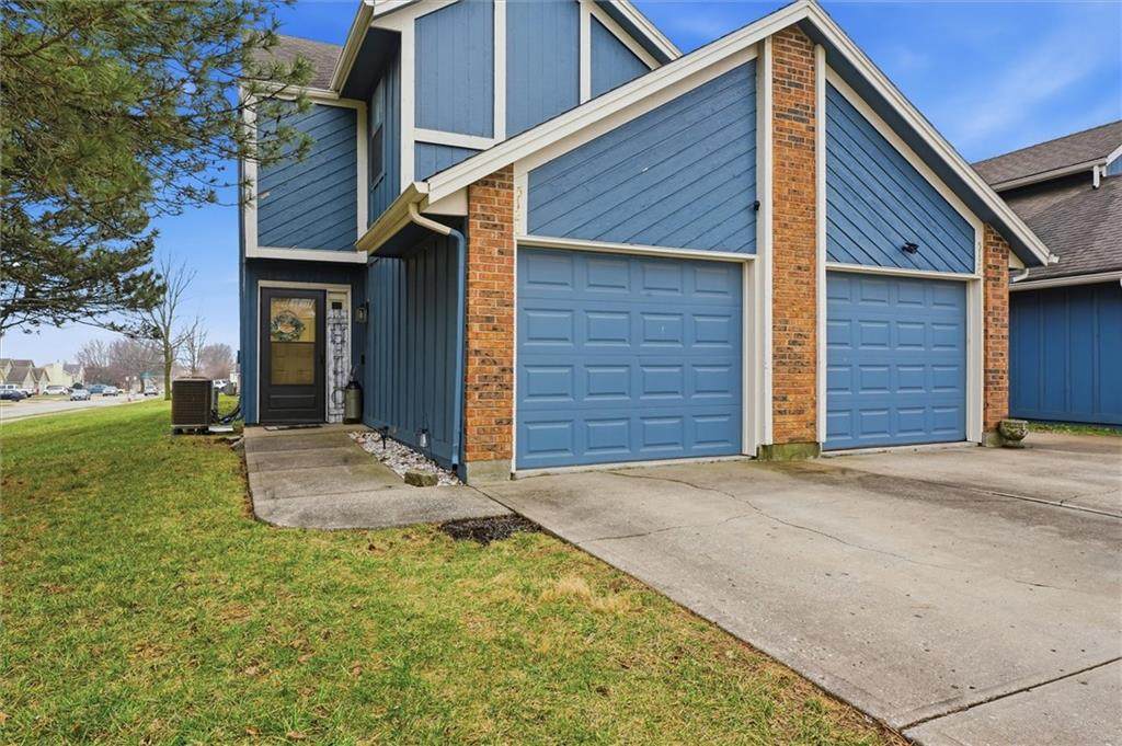 512 Brookwood Circle - Photo 1