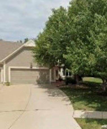 7406 148th Street - Photo 1