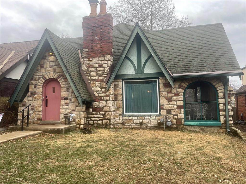 6811 Oak Street - Photo 1
