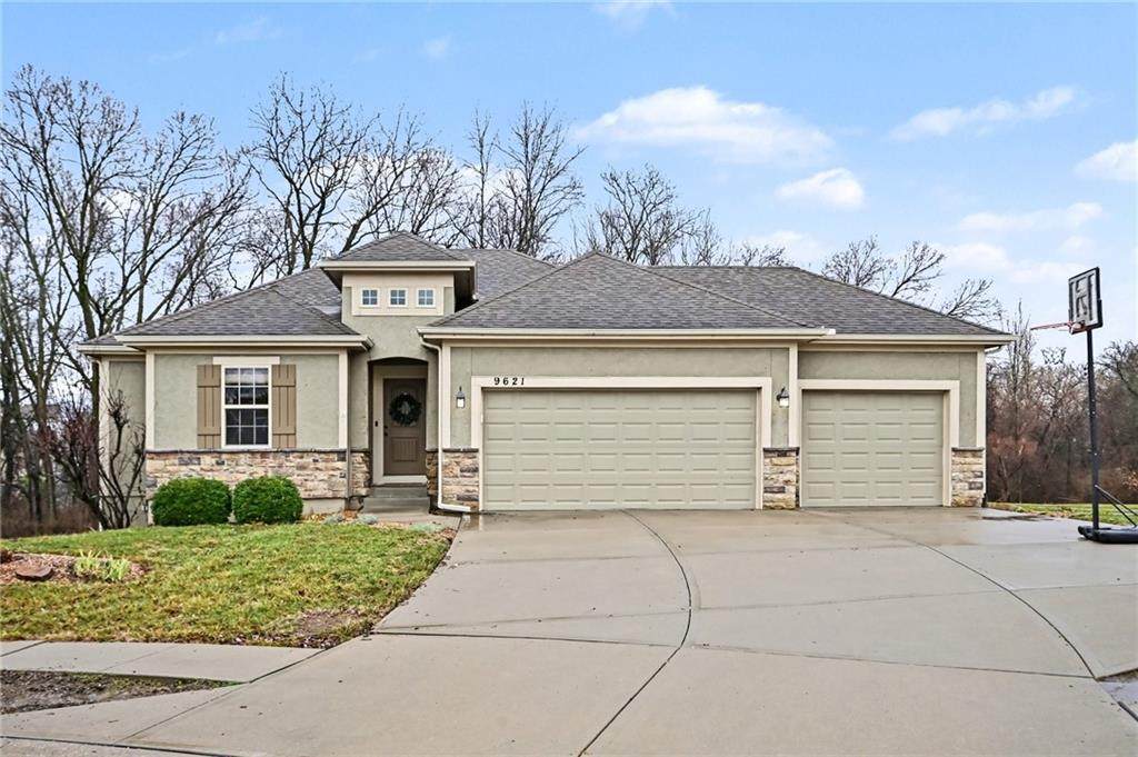9621 Adrian Avenue - Photo 1