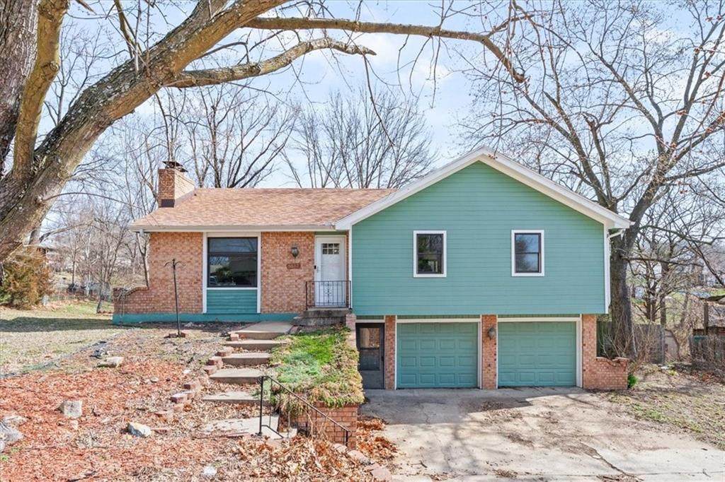 5527 Seminole Drive - Photo 1