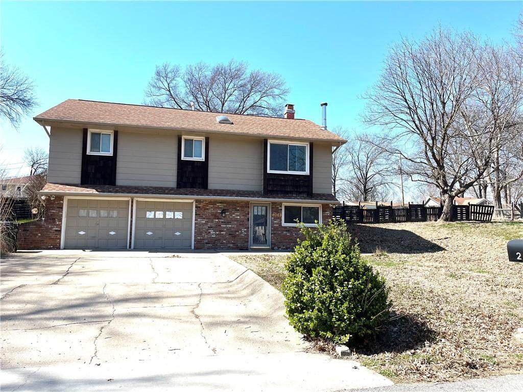 204 Topeka Avenue - Photo 1